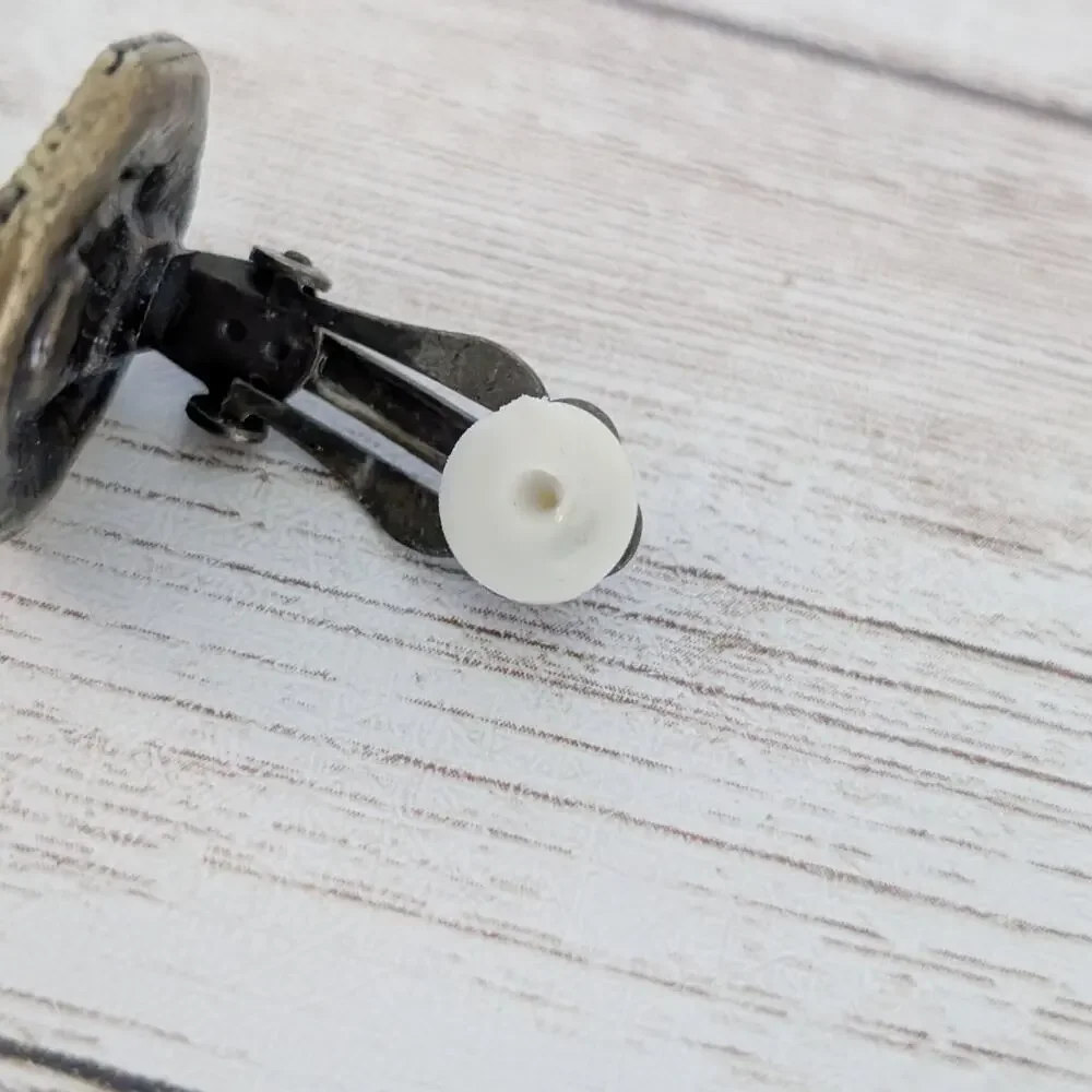 Vintage clip earrings